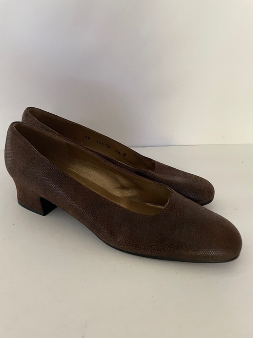 Stuart Weitzman Brown Textured Mid Block Heel Pumps size 7.5 N